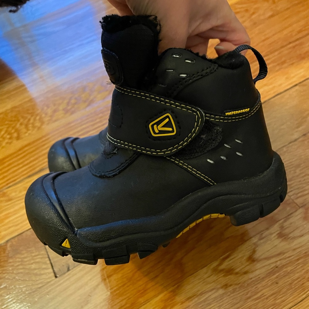 Keen boots toddler size 8